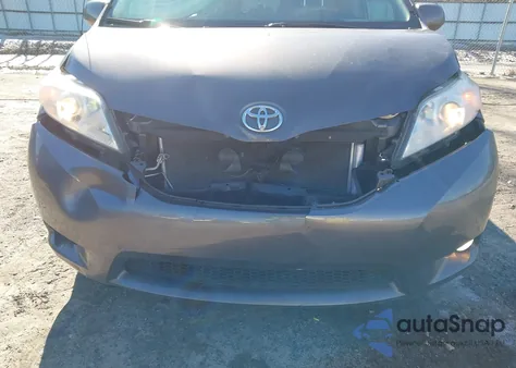 2013 Toyota Sienna Xle V6 8 Passenger z USA, uszkodzony, nr VIN 5TDYK3DC4DS296372